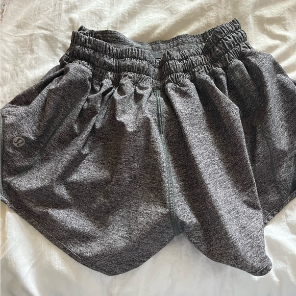 Lulu Lemon Hotty Hot Shorts - Picture 2 of 2